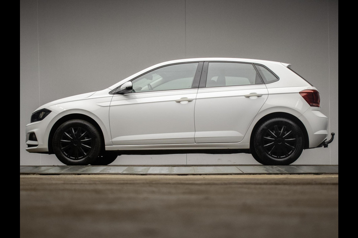 Volkswagen Polo 1.0 TSI Comfortline Sport (APPLE CARPLAY,GROOT NAVI,LED,CRUISE,TREKHAAK,DAB,SPORTSTOELEN,NETTE STAAT)