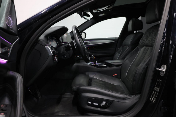 BMW 5 Serie M550i xDrive BOWERS&WILKINS/NIGHT/SOFTCLOSE/LEER+MASSAGE/20"/360 CAM/ACC/ECC/12 MND GARANTIE!