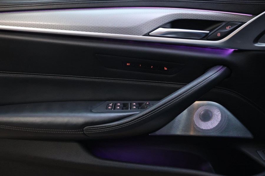 BMW 5 Serie M550i xDrive BOWERS&WILKINS/NIGHT/SOFTCLOSE/LEER+MASSAGE/20"/360 CAM/ACC/ECC/12 MND GARANTIE!