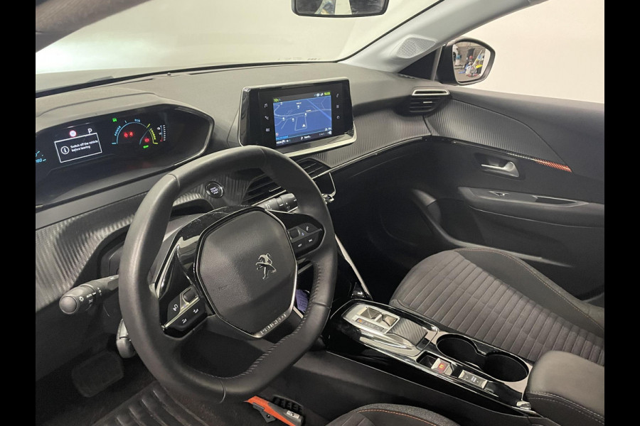 Peugeot e-208 EV Active Pack 50 kWh SOH 95% Navigatie Apple Carplay/Android Auto Parkeersensoren achter Cruise Control Full Led Climate Control Lichtmetalen velgen