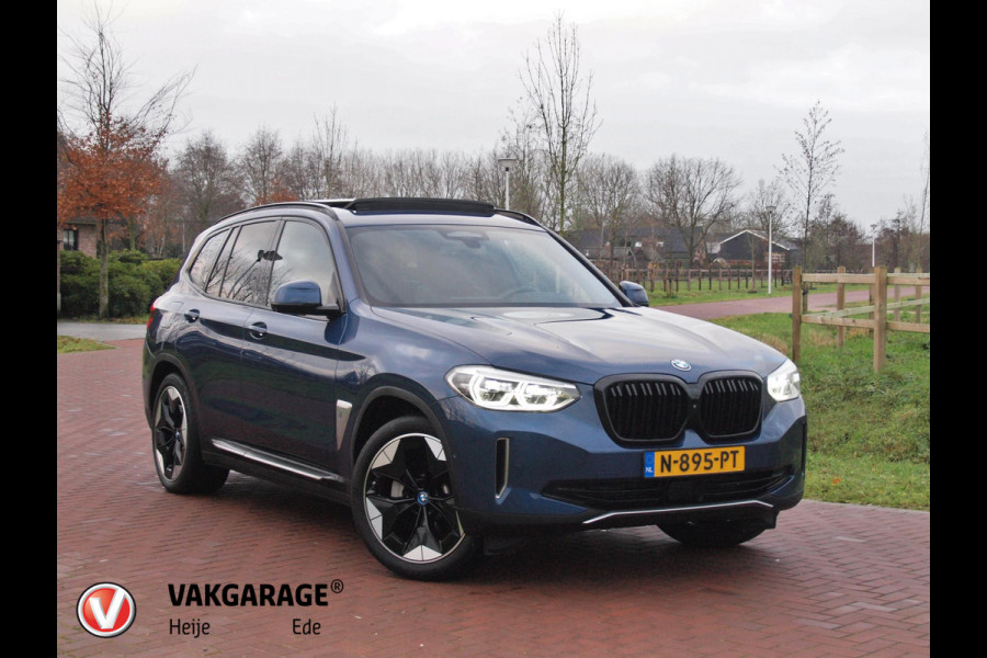 BMW iX3 High Executive 80 kWh | SOH 100% | Panoramadak | 360 Camera | Trekhaak | Harman Kardon | Sfeerverlichting |