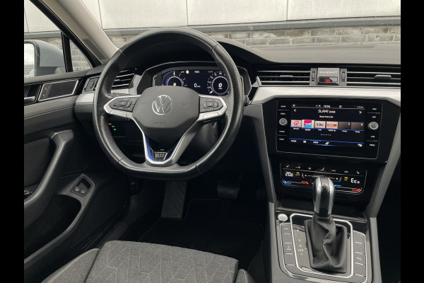 Volkswagen Passat Variant 1.4 TSI PHEV GTE Business | Elek Trekhaak | Virtual | LED | Camera | Carplay | Memory | Navi