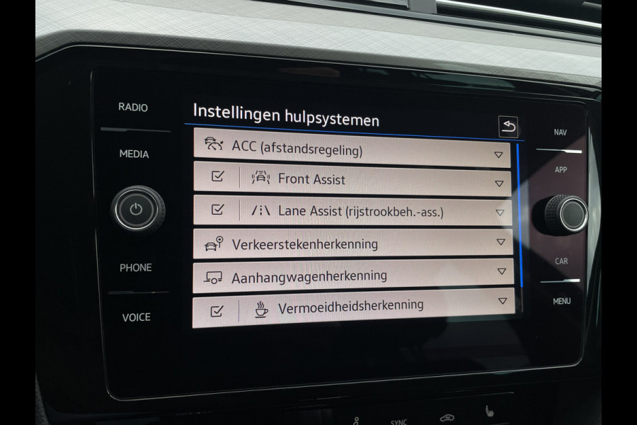 Volkswagen Passat Variant 1.4 TSI PHEV GTE Business | Elek Trekhaak | Virtual | LED | Camera | Carplay | Memory | Navi
