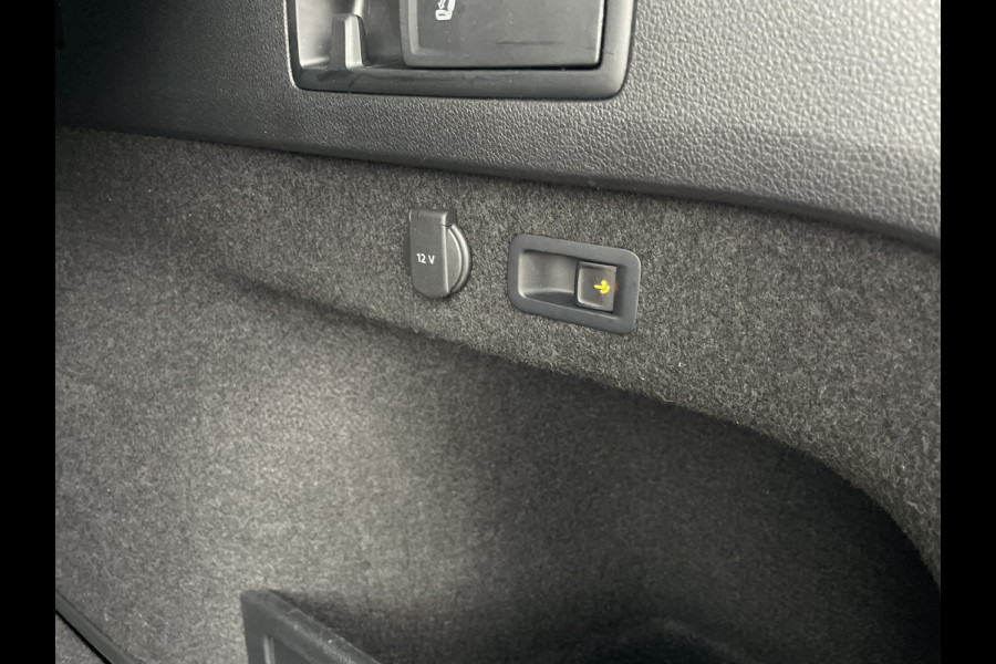 Volkswagen Passat Variant 1.4 TSI PHEV GTE Business | Elek Trekhaak | Virtual | LED | Camera | Carplay | Memory | Navi