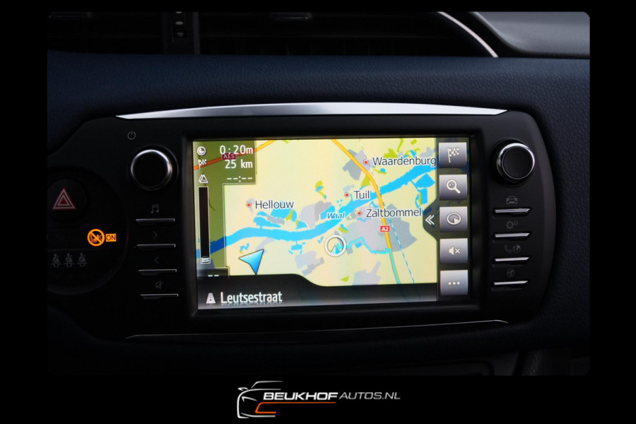 Toyota Yaris 1.5 Hybrid Bi-Tone Automaat Navigatie Camera