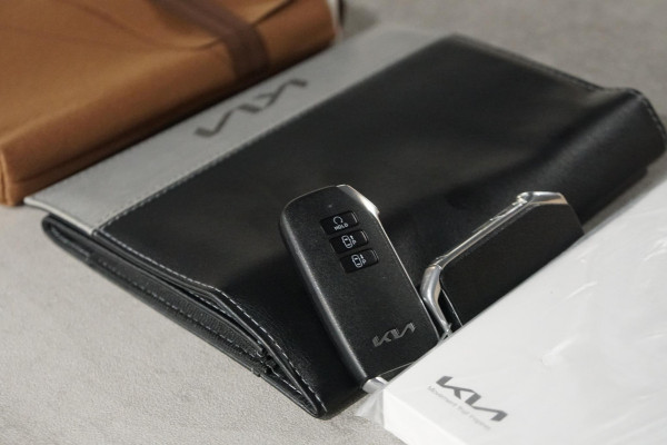 Kia Niro EV ExecutiveLine 64.8 kWh *INCL. BTW* + HEAD-UP / HARMAN KARDON / STOELVENTILATIE / LEDER