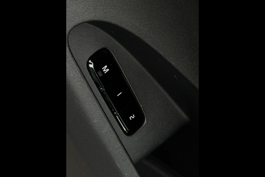 Polestar 2 Long Range Dual Motor 407 pk Launch Edition 78kWh PERFORMANCE, panodak, elect. trekhaak, parelmoer, 1 e eigenaar, nap