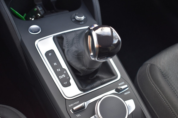 Audi Q2 35 TFSI Advanced edition Automaat Apple CarPlay Black edition Stoelverwarming