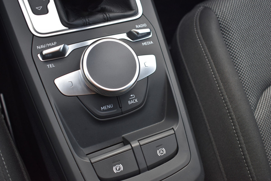 Audi Q2 35 TFSI Advanced edition Automaat Apple CarPlay Black edition Stoelverwarming
