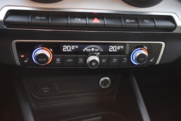 Audi Q2 35 TFSI Advanced edition Automaat Apple CarPlay Black edition Stoelverwarming