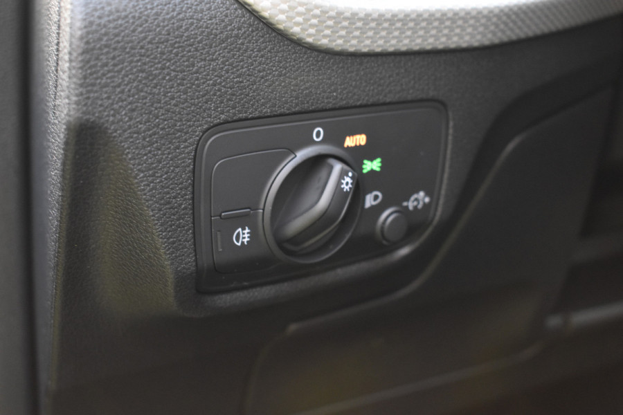 Audi Q2 35 TFSI Advanced edition Automaat Apple CarPlay Black edition Stoelverwarming