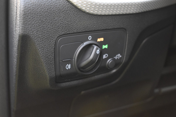 Audi Q2 35 TFSI Advanced edition Automaat Apple CarPlay Black edition Stoelverwarming