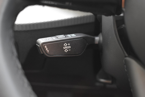 Audi Q2 35 TFSI Advanced edition Automaat Apple CarPlay Black edition Stoelverwarming