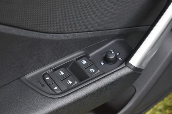 Audi Q2 35 TFSI Advanced edition Automaat Apple CarPlay Black edition Stoelverwarming