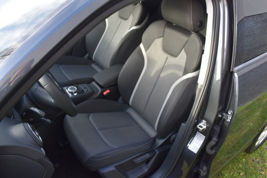 Audi Q2 35 TFSI Advanced edition Automaat Apple CarPlay Black edition Stoelverwarming