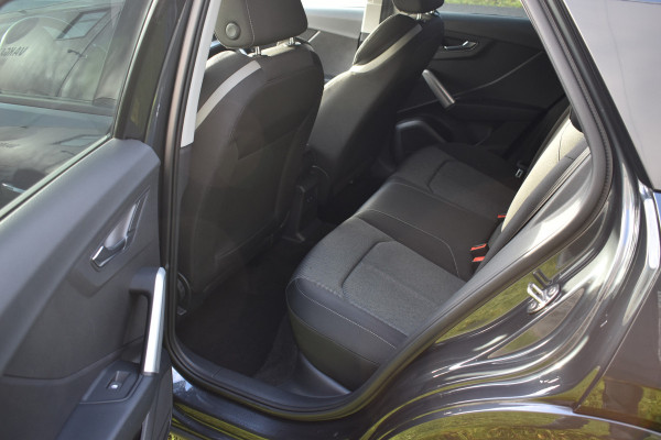 Audi Q2 35 TFSI Advanced edition Automaat Apple CarPlay Black edition Stoelverwarming