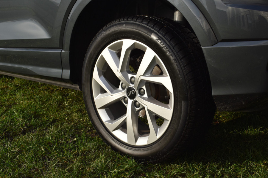 Audi Q2 35 TFSI Advanced edition Automaat Apple CarPlay Black edition Stoelverwarming