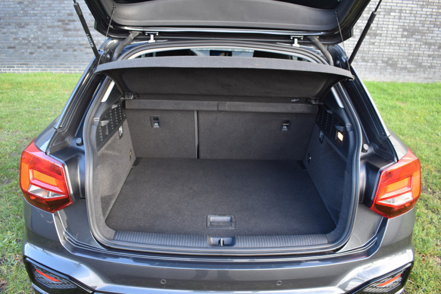 Audi Q2 35 TFSI Advanced edition Automaat Apple CarPlay Black edition Stoelverwarming