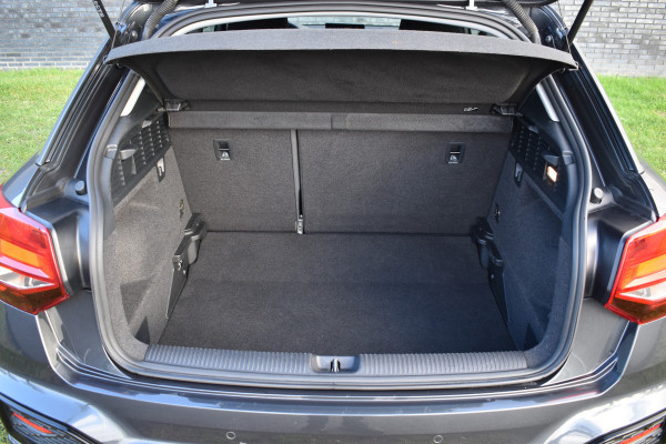 Audi Q2 35 TFSI Advanced edition Automaat Apple CarPlay Black edition Stoelverwarming