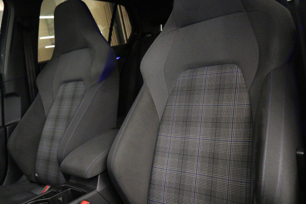 Volkswagen Golf 1.4 eHybrid GTE /PANO/HUD/IQLIGHT/CAM/CARPLAY/ACC/LANE ASSIST/VOL