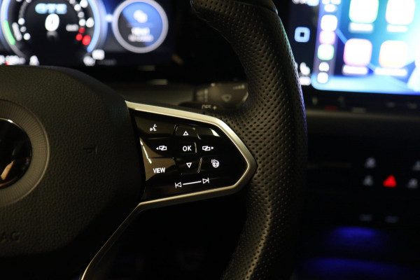 Volkswagen Golf 1.4 eHybrid GTE /PANO/HUD/IQLIGHT/CAM/CARPLAY/ACC/LANE ASSIST/VOL