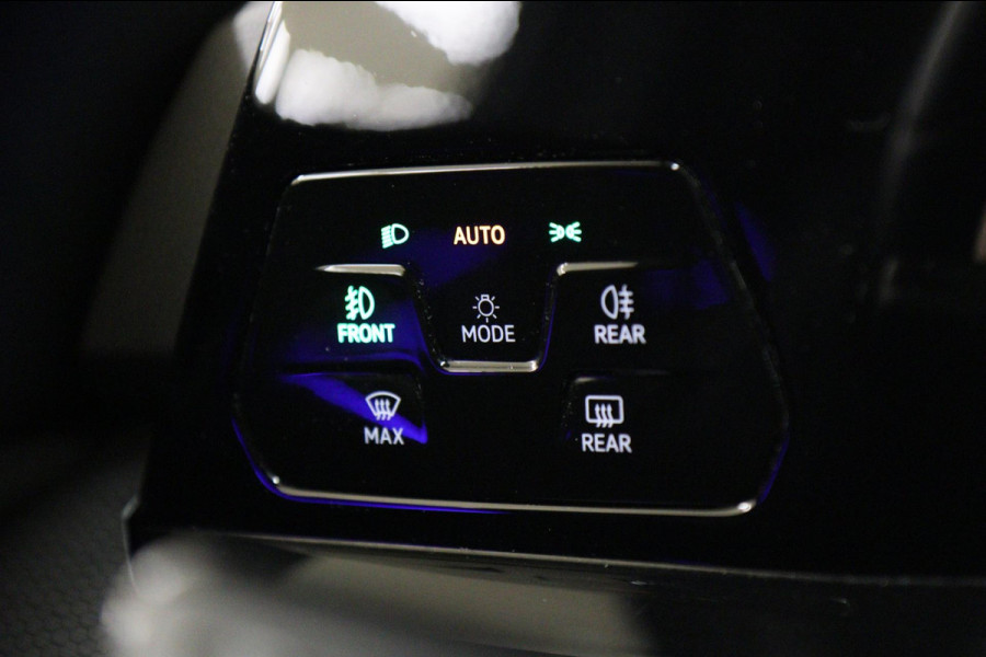 Volkswagen Golf 1.4 eHybrid GTE /PANO/HUD/IQLIGHT/CAM/CARPLAY/ACC/LANE ASSIST/VOL