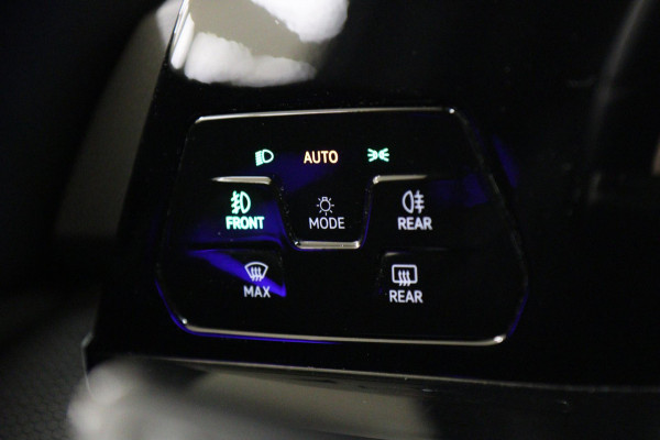 Volkswagen Golf 1.4 eHybrid GTE /PANO/HUD/IQLIGHT/CAM/CARPLAY/ACC/LANE ASSIST/VOL