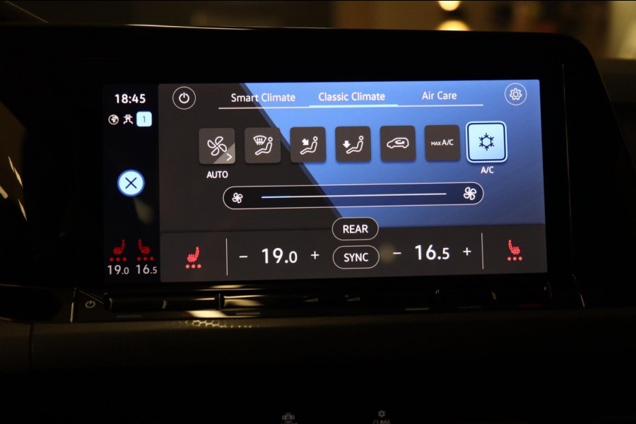 Volkswagen Golf 1.4 eHybrid GTE /PANO/HUD/IQLIGHT/CAM/CARPLAY/ACC/LANE ASSIST/VOL