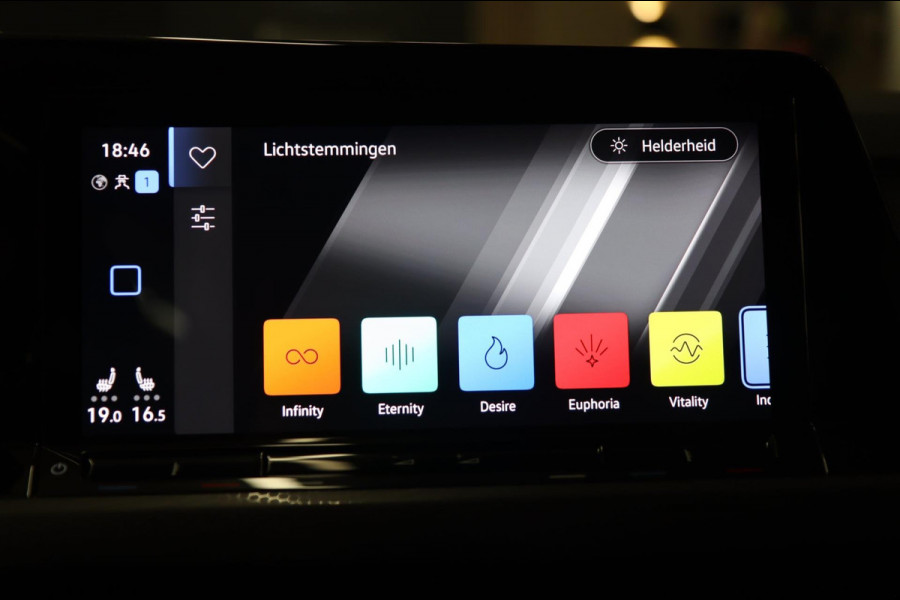 Volkswagen Golf 1.4 eHybrid GTE /PANO/HUD/IQLIGHT/CAM/CARPLAY/ACC/LANE ASSIST/VOL