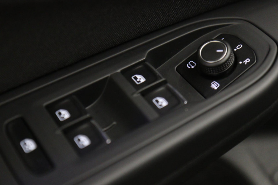 Volkswagen Golf 1.4 eHybrid GTE /PANO/HUD/IQLIGHT/CAM/CARPLAY/ACC/LANE ASSIST/VOL