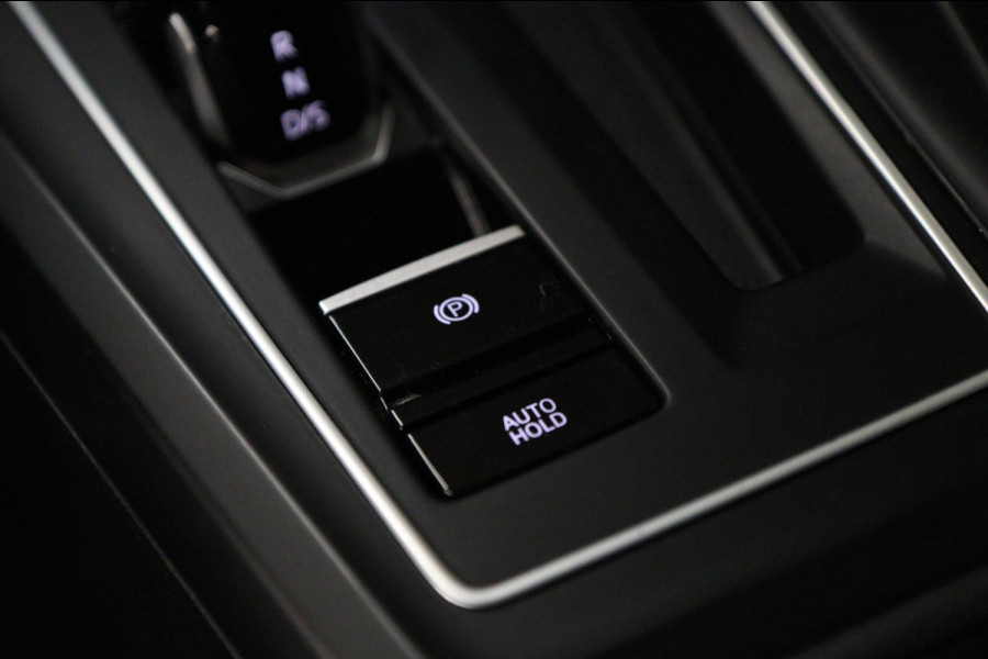 Volkswagen Golf 1.4 eHybrid GTE /PANO/HUD/IQLIGHT/CAM/CARPLAY/ACC/LANE ASSIST/VOL