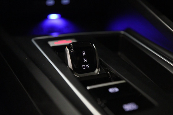 Volkswagen Golf 1.4 eHybrid GTE /PANO/HUD/IQLIGHT/CAM/CARPLAY/ACC/LANE ASSIST/VOL