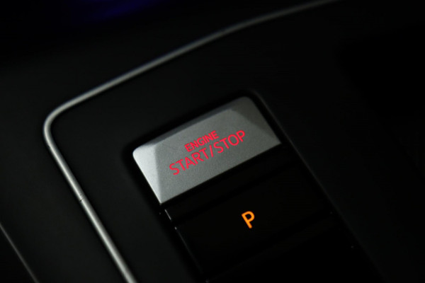 Volkswagen Golf 1.4 eHybrid GTE /PANO/HUD/IQLIGHT/CAM/CARPLAY/ACC/LANE ASSIST/VOL