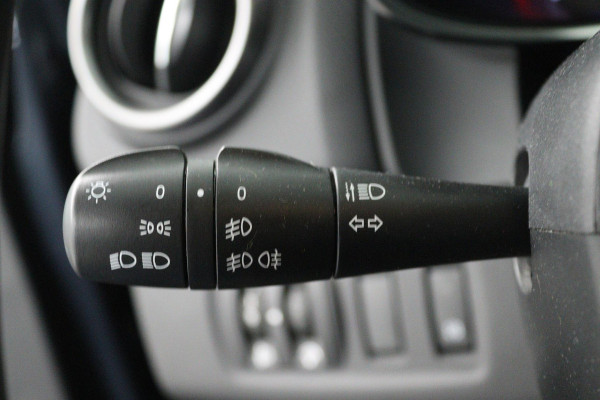 Renault Clio 0.9 TCe Limited (PARKEERSENSOREN, CRUISE CONTROL, NAVIGATIE, BLUETOOTH, AIRCO)