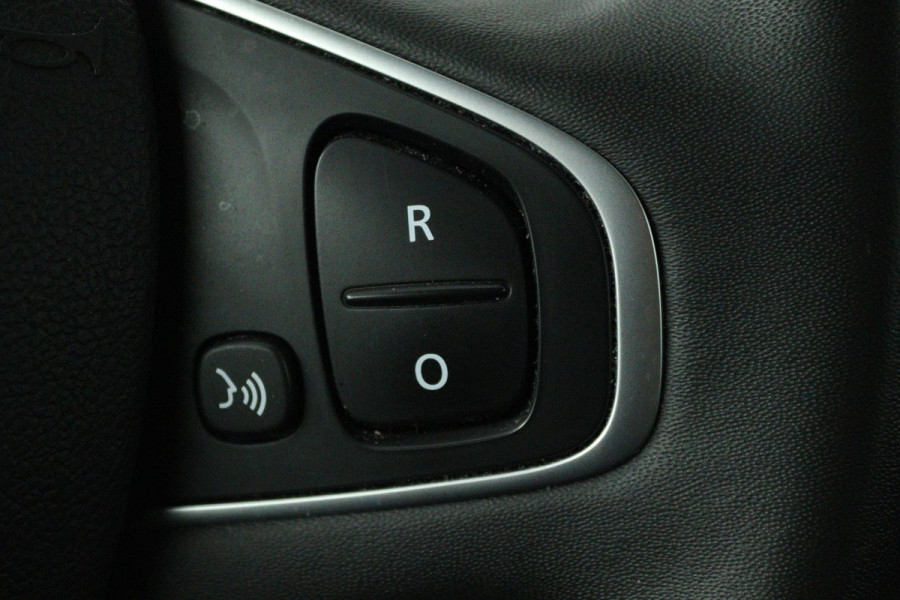 Renault Clio 0.9 TCe Limited (PARKEERSENSOREN, CRUISE CONTROL, NAVIGATIE, BLUETOOTH, AIRCO)