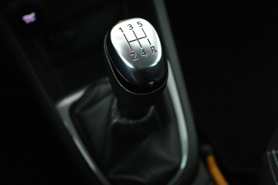 Renault Clio 0.9 TCe Limited (PARKEERSENSOREN, CRUISE CONTROL, NAVIGATIE, BLUETOOTH, AIRCO)