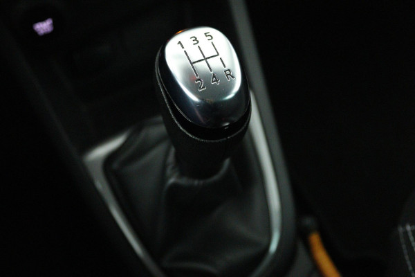 Renault Clio 0.9 TCe Limited (PARKEERSENSOREN, CRUISE CONTROL, NAVIGATIE, BLUETOOTH, AIRCO)