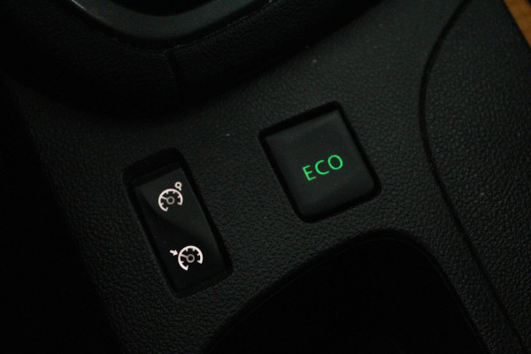 Renault Clio 0.9 TCe Limited (PARKEERSENSOREN, CRUISE CONTROL, NAVIGATIE, BLUETOOTH, AIRCO)