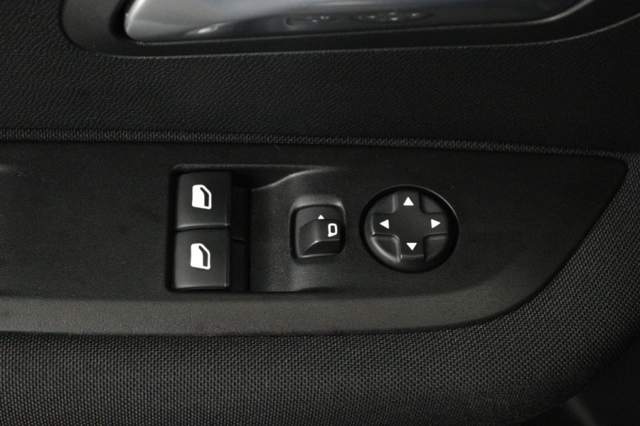 Peugeot 208 1.2 PureTech Blue Lease Active (PARKEERSENSOREN, NAVIGATIE, BLUETOOTH, NL-AUTO, CRUISE CONTROL)