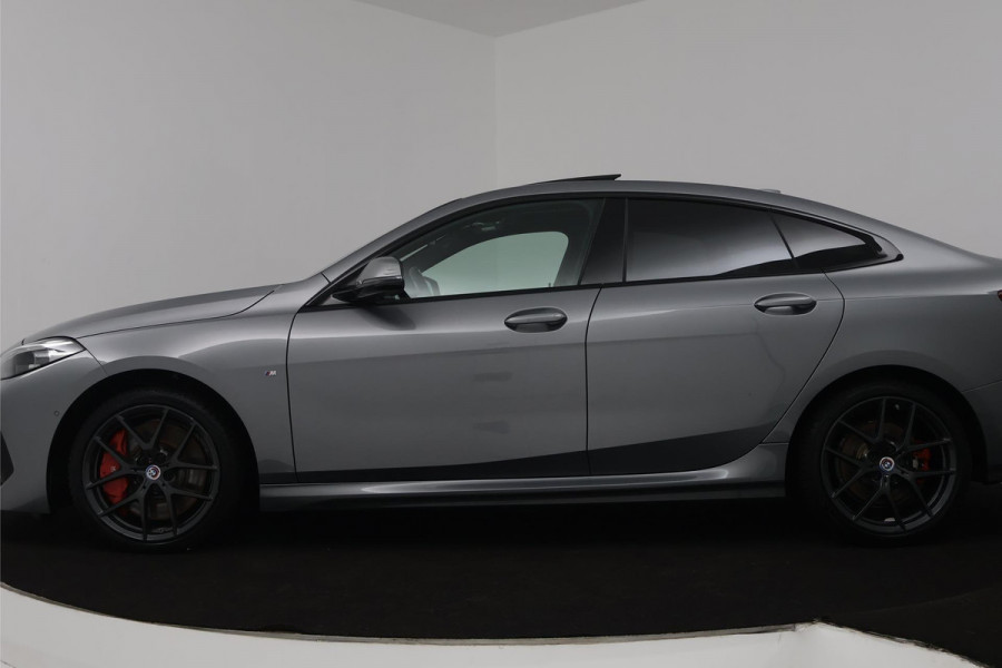 BMW 2 Serie Gran Coupé 220i M-Sport (PANORAMADAK, STOELVERWARMING, ACHTERUITRIJCAMERA, NAVIGATIE, PARKEERSENSOREN)