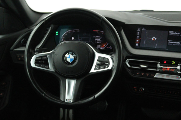 BMW 2 Serie Gran Coupé 220i M-Sport (PANORAMADAK, STOELVERWARMING, ACHTERUITRIJCAMERA, NAVIGATIE, PARKEERSENSOREN)