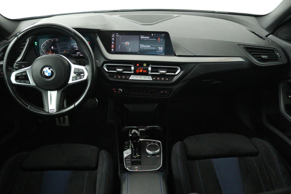 BMW 2 Serie Gran Coupé 220i M-Sport (PANORAMADAK, STOELVERWARMING, ACHTERUITRIJCAMERA, NAVIGATIE, PARKEERSENSOREN)