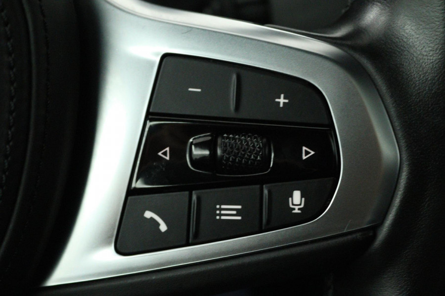 BMW 2 Serie Gran Coupé 220i M-Sport (PANORAMADAK, STOELVERWARMING, ACHTERUITRIJCAMERA, NAVIGATIE, PARKEERSENSOREN)