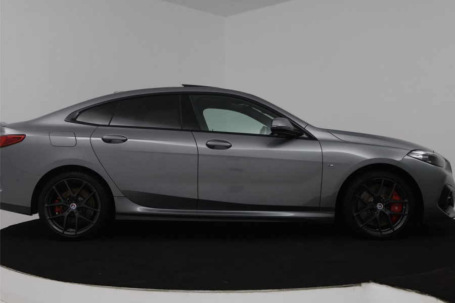 BMW 2 Serie Gran Coupé 220i M-Sport (PANORAMADAK, STOELVERWARMING, ACHTERUITRIJCAMERA, NAVIGATIE, PARKEERSENSOREN)
