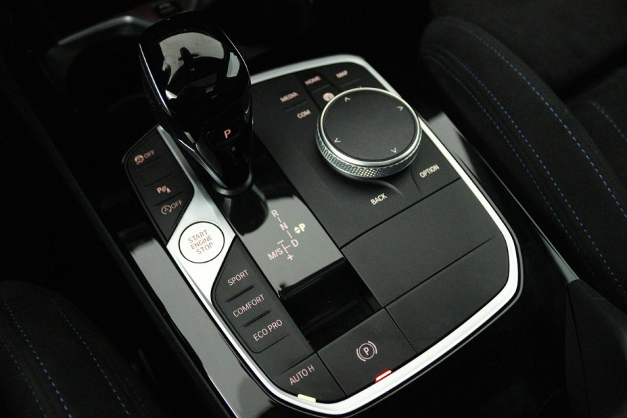 BMW 2 Serie Gran Coupé 220i M-Sport (PANORAMADAK, STOELVERWARMING, ACHTERUITRIJCAMERA, NAVIGATIE, PARKEERSENSOREN)