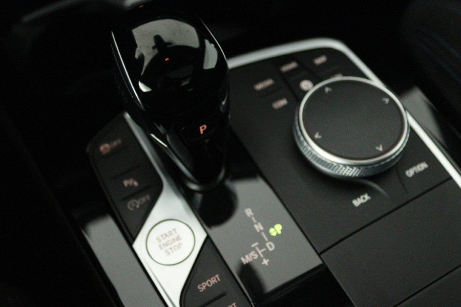 BMW 2 Serie Gran Coupé 220i M-Sport (PANORAMADAK, STOELVERWARMING, ACHTERUITRIJCAMERA, NAVIGATIE, PARKEERSENSOREN)