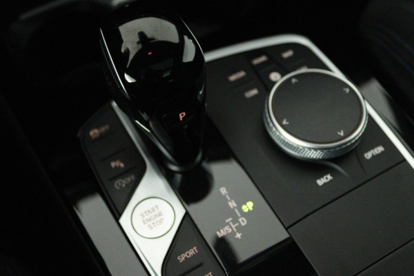 BMW 2 Serie Gran Coupé 220i M-Sport (PANORAMADAK, STOELVERWARMING, ACHTERUITRIJCAMERA, NAVIGATIE, PARKEERSENSOREN)