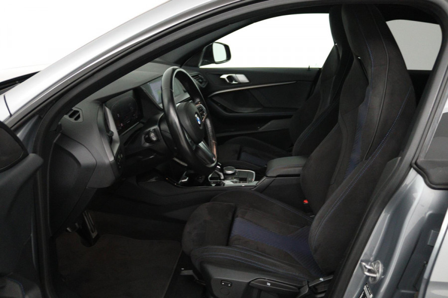 BMW 2 Serie Gran Coupé 220i M-Sport (PANORAMADAK, STOELVERWARMING, ACHTERUITRIJCAMERA, NAVIGATIE, PARKEERSENSOREN)
