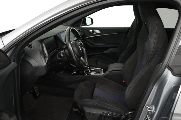 BMW 2 Serie Gran Coupé 220i M-Sport (PANORAMADAK, STOELVERWARMING, ACHTERUITRIJCAMERA, NAVIGATIE, PARKEERSENSOREN)