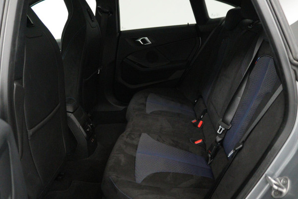 BMW 2 Serie Gran Coupé 220i M-Sport (PANORAMADAK, STOELVERWARMING, ACHTERUITRIJCAMERA, NAVIGATIE, PARKEERSENSOREN)